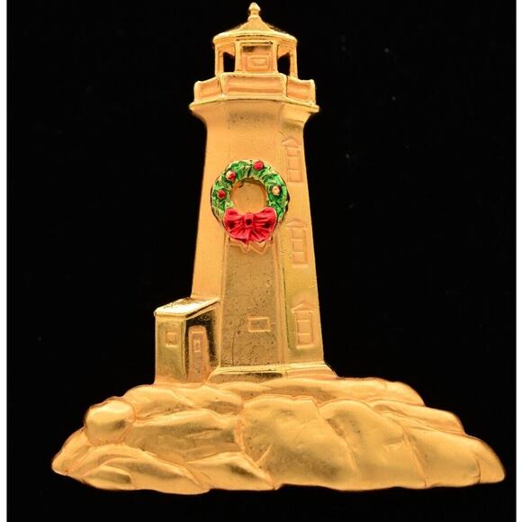 JJ Vintage Christmas Lighthouse Pin Brooch Wreath Brushed Gold Signed NOS BinAQ - Picture 1 of 12